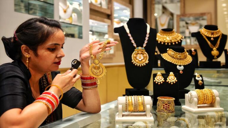 Gold-Silver Price Today: सोना-चांदी में जोरदार उछाल, MCX पर चांदी ₹2.28 लाख के पार; जानें अपने शहर के ताजा रेट