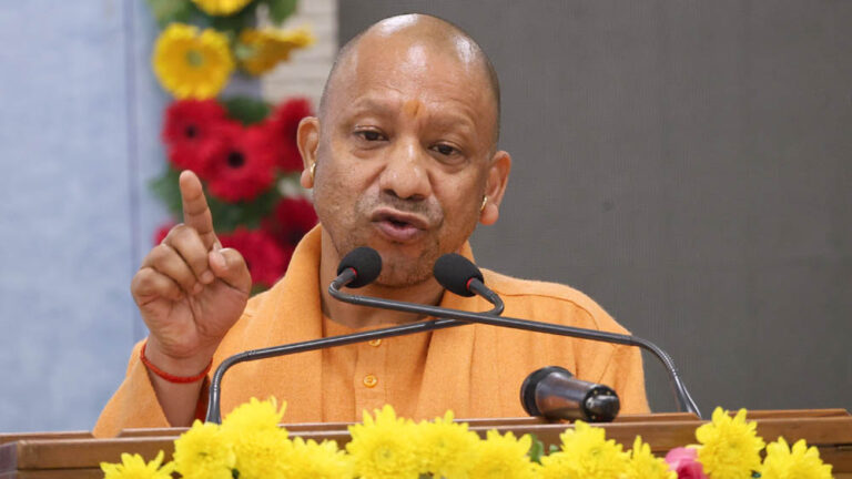 बबुआ 12 बजे तक सोते, 5 बजे जिम जाते थे’, CM योगी का विपक्ष पर तीखा तंज