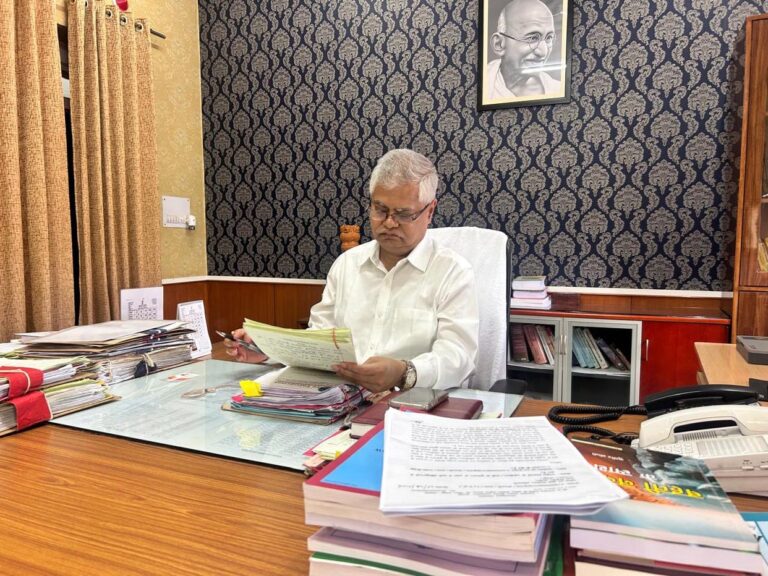 राज्य निर्वाचन आयोग के मुख्य निर्वाचन आयुक्त राजेश्वर सिंह के नाम से फेसबुक पर बनाई गई फर्जी प्रोफाइल