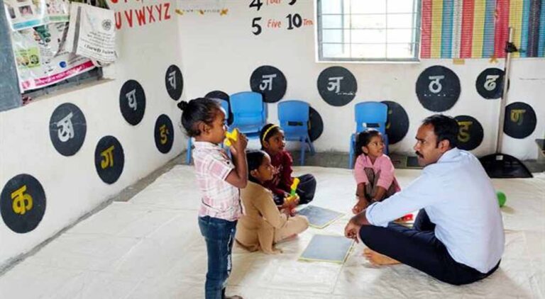 आंगनवाड़ी सेवाओं की जमीनी हकीकत जानने पहुंचे आयुक्त संदीप जी.आर.