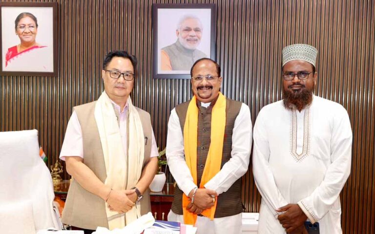 अल्पसंख्यक कार्य मंत्री माननीय किरेन रिजीजू जी से मिर्ज़ा एजाज़ बेग ने की सौजन्य भेंट