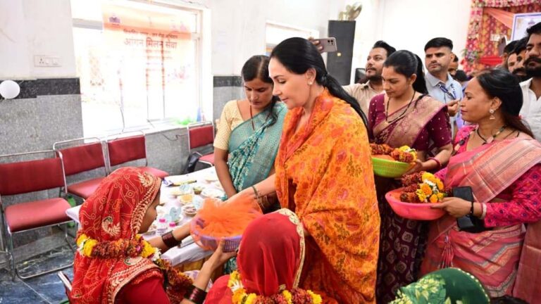 जयपुर में ‘आंगन मिलन सेवा’ कार्यक्रम, दिया कुमारी ने आंगनबाड़ी कार्यकर्ताओं को किया सम्मानित