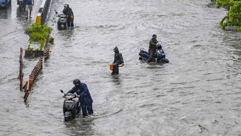 MP Weather: 15 जिलों में भारी बारिश का अलर्ट, उज्जैन-देवास समेत कई इलाकों में बदलेगा मौसम