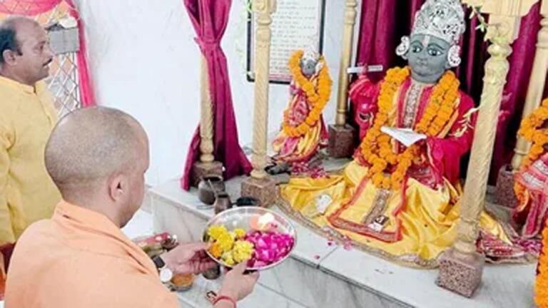 विश्वकर्मा जयंती पर CM योगी ने कारीगरों को दी बधाई, बोले- सम्मान देने वाला देश ही आगे बढ़ता है