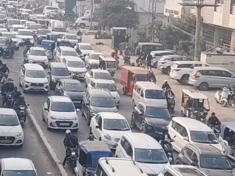 लखनऊ में ट्रैफिक व्यवस्था बदली, पॉलीटेक्निक चौराहे पर बने दो नए यू-टर्न