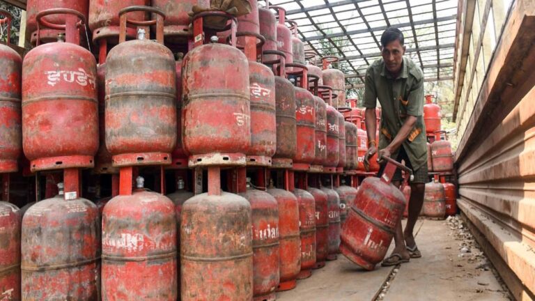 LPG Cylinder पर बड़ा अपडेट, 1 अक्टूबर से Aadhaar Biometric Authentication होगा अनिवार्य