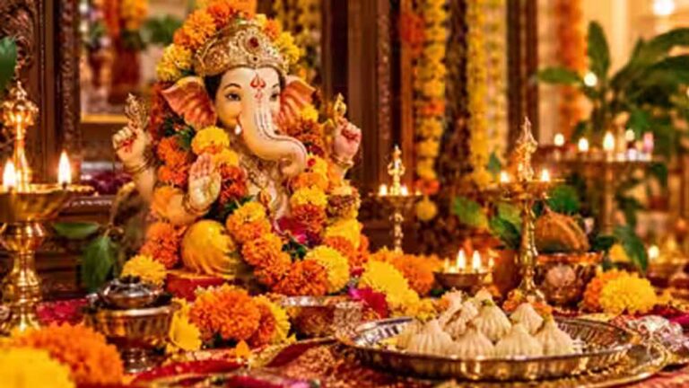 गणेश चतुर्थी पर घर-घर विराजेंगे गजानन, खजराना में 7 करोड़ के गहनों से सजेगा दरबार; बड़ा गणपति में 101 किलो का भोग