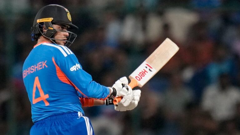 अभिषेक शर्मा ने वैभव सूर्यवंशी को छोड़ा पीछे, 2026 में छक्कों की रेस में बनाई 10 सिक्स की बढ़त