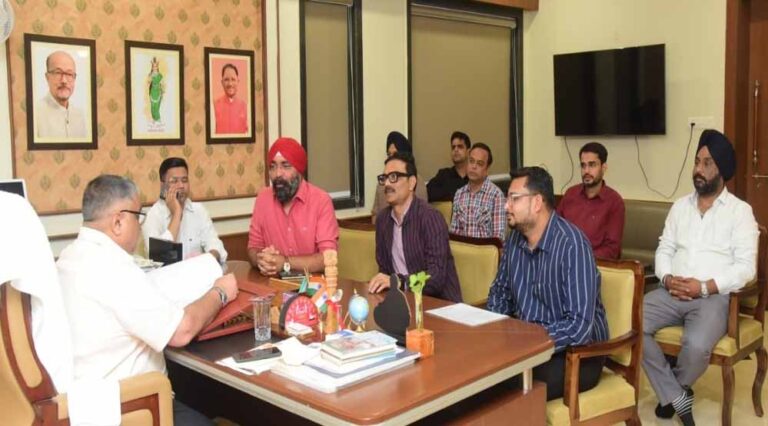 छत्तीसगढ़ ट्रेवल एंड टूरिज्म एसोसिएशन के प्रतिनिधिमंडल ने पर्यटन मंत्री राजेश अग्रवाल से की सौजन्य भेंट, विश्व पर्यटन दिवस समारोह के लिए किया आमंत्रित