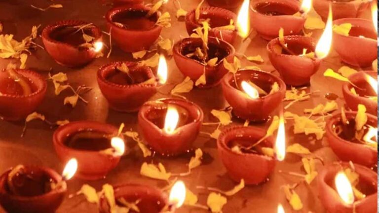 उज्जैन में दीपोत्सव की तैयारी, शिप्रा घाटों पर जलेंगे 35 लाख दीपक; 3 हजार पुलिसकर्मी तैनात