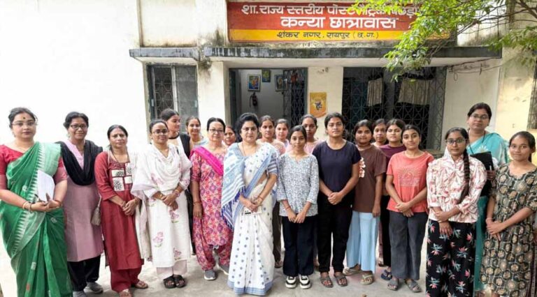 रायपुर : राज्य महिला आयोग की अध्यक्ष डॉ. ममता साहू ने किया कन्या छात्रावास का औचक निरीक्षण