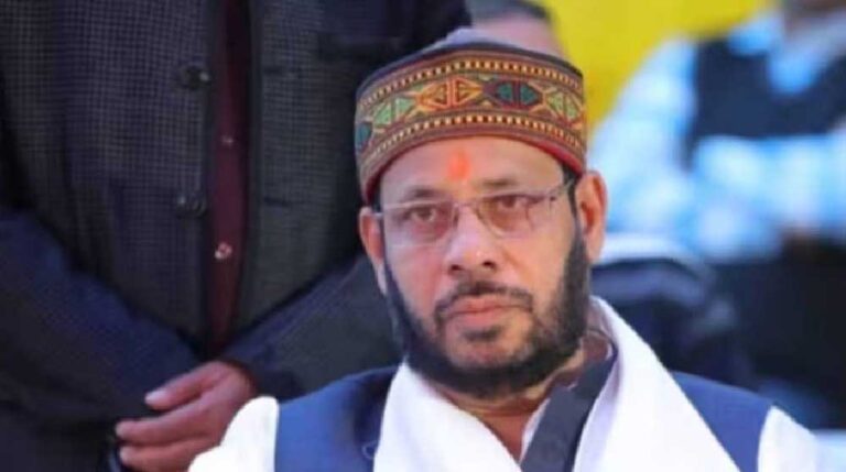 ब्राह्मणों की सहनशीलता को कमजोरी मत समझिए… सपा कार्यालय के बाहर लगी होर्डिंग पर मंत्री मनोज पांडेय का तीखा हमला
