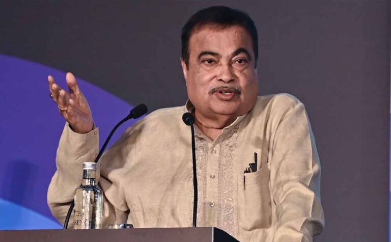 100% इथेनॉल वाली कार लाने की तैयारी, नितिन गडकरी बोले- गाड़ियों में नहीं आ रही शिकायत