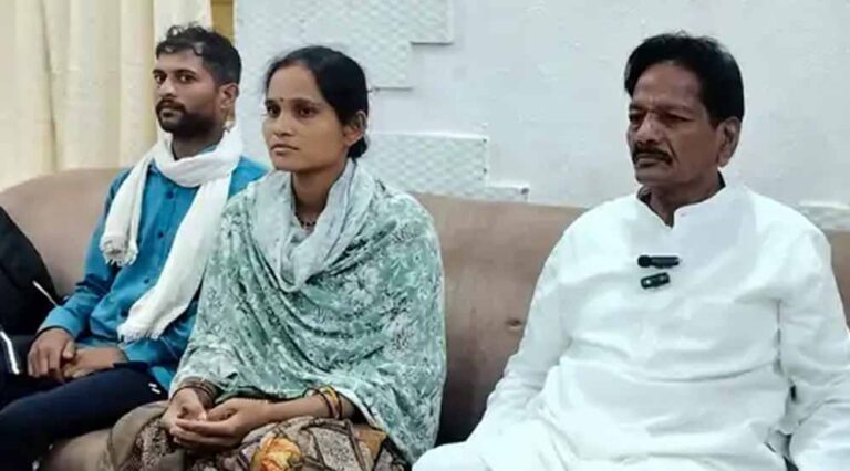 प्रेग्नेंट महिला से मारपीट मामले में 4 पुलिसकर्मियों पर केस