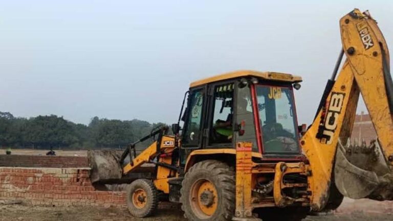 लखनऊ में 160 जर्जर इमारतों पर चलेगा बुलडोजर, सेफ्टी ऑडिट के बाद होगा फैसला