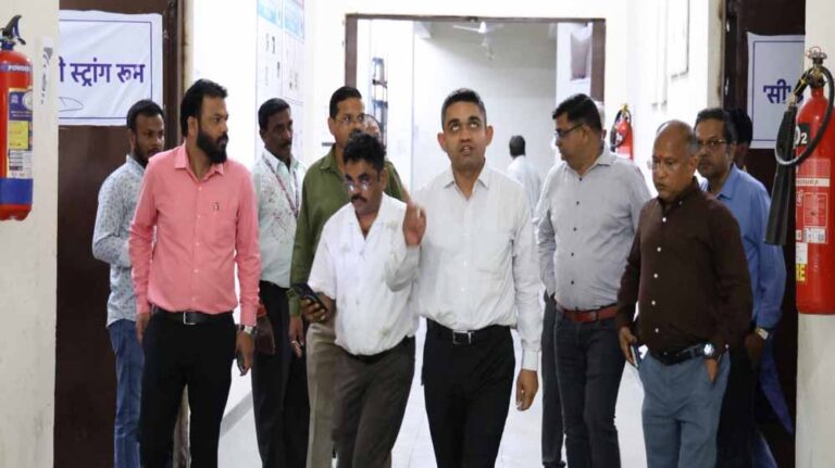 कलेक्टर मिश्रा ने ईवीएम गोडाउन का किया निरीक्षण