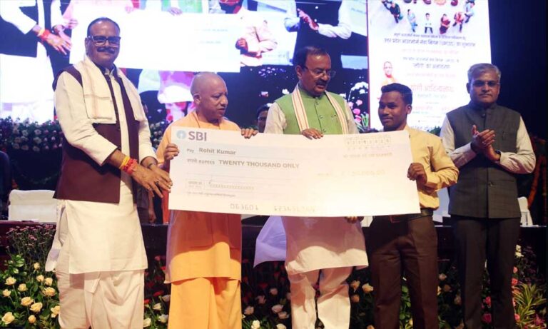 जन्माष्टमी से पहले योगी ने युवाओं को दिए पांच बड़े उपहार