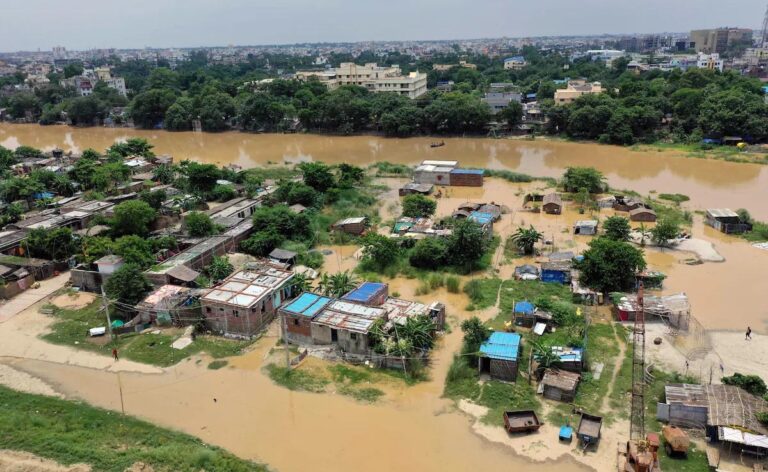 पटना में गंगा ने तोड़ा 2016 का बाढ़ रिकॉर्ड, गांधी घाट पर जलस्तर 50.57 मीटर पहुंचा