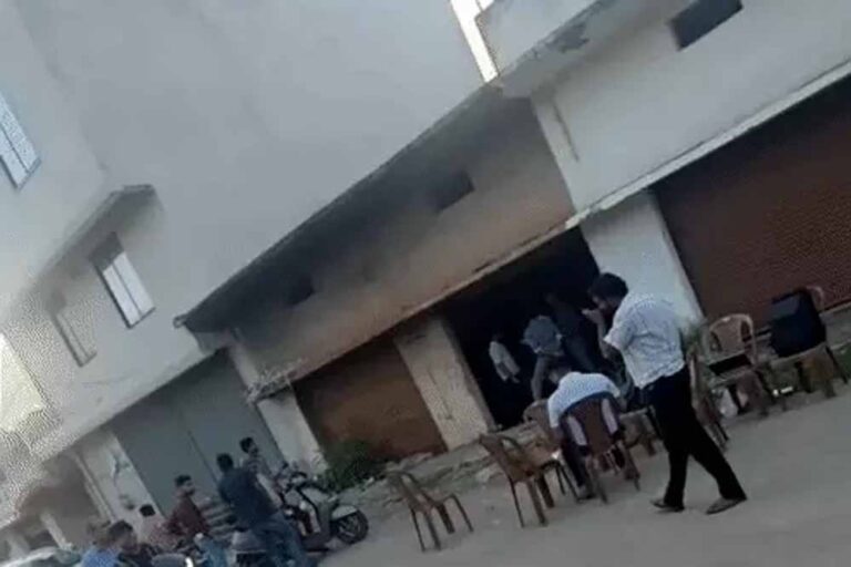 रायपुर में गुटखा कारोबारी के गोदाम पर DGGI की रेड, 50 से ज्यादा बोरे मिले