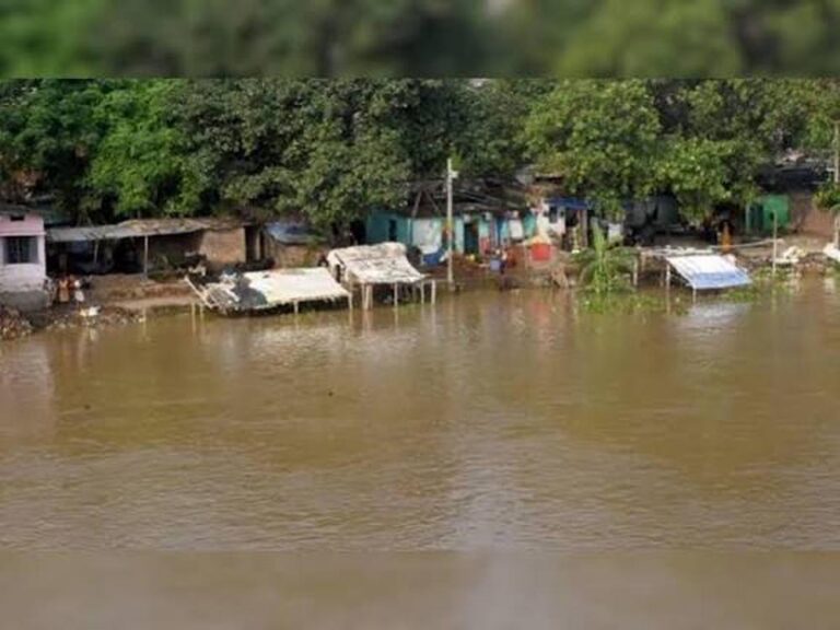 बिहार में बाढ़ का जायजा लेने पहुंचे शिवराज सिंह चौहान, 15 जिलों में 49.72 लाख लोग प्रभावित