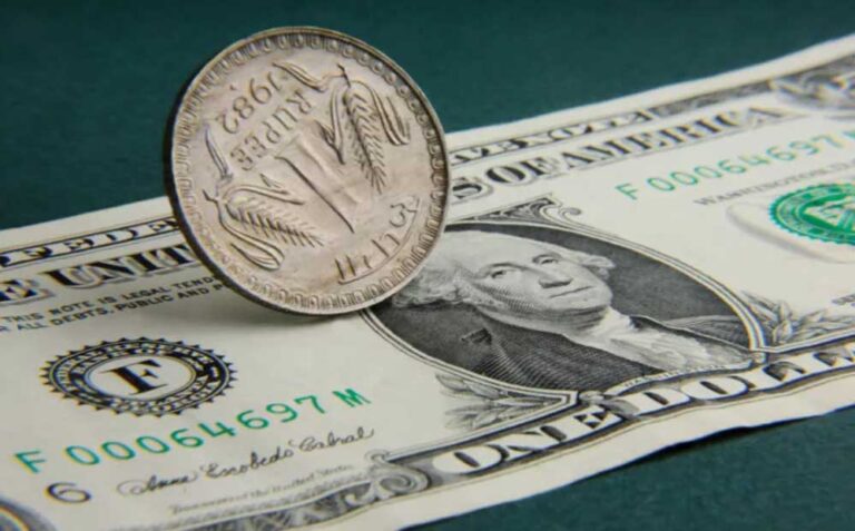 Dollar vs Rupee Today: डॉलर के मुकाबले रुपया 47 पैसे मजबूत, रिकॉर्ड विदेशी मुद्रा प्रवाह से मिली बड़ी ताकत
