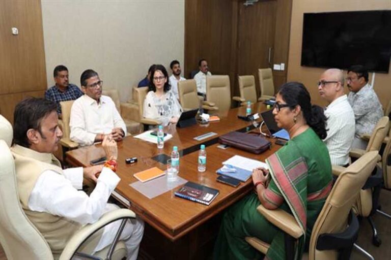 बालाघाट में स्वास्थ्य सेवाओं की पहुंच और डिलीवरी व्यवस्था करें सुदृढ़: उप मुख्यमंत्री शुक्ल