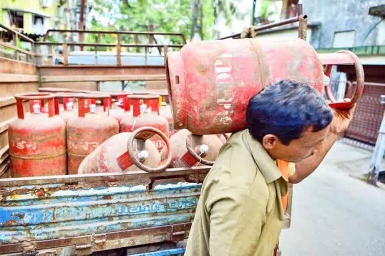 ग्रामीण LPG उपभोक्ताओं को बड़ी राहत, अब 25 दिन में बुक होगा सिलेंडर