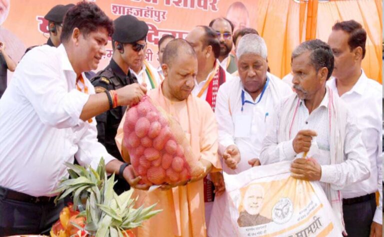 बाढ़ पीड़ितों को CM योगी का भरोसा- आपदा की इस घड़ी में आप अकेले नहीं, डबल इंजन सरकार आपके साथ