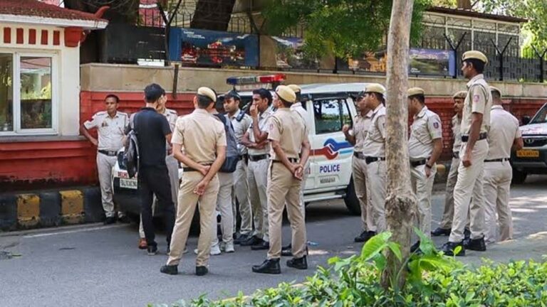 दिल्ली में गैंगरेप के बाद सुरक्षा बढ़ी, सभी 15 जिलों में अर्धसैनिक बलों की तैनाती