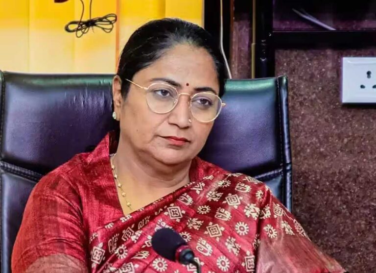 सत्य निकेतन हादसे के बाद CM रेखा गुप्ता सख्त, 20-30 साल पुराने भवनों में हॉस्टल-नर्सिंग होम पर रोक