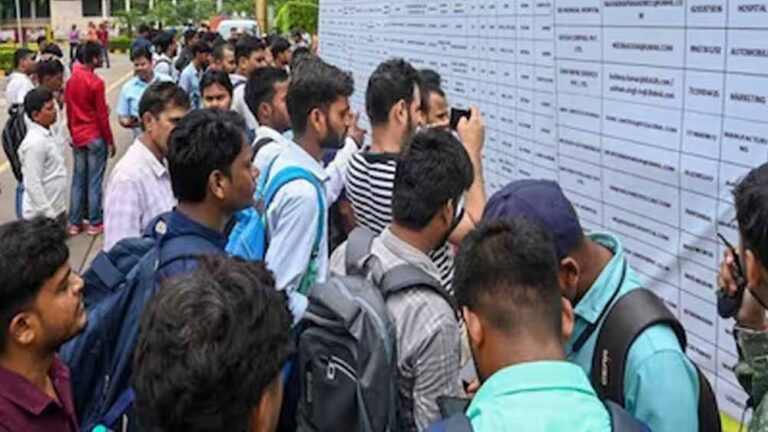 CG में नौकरी का बड़ा मौका: रोजगार मेले में 877 पदों पर होगी सीधी भर्ती, आज ही पहुंचें युवा