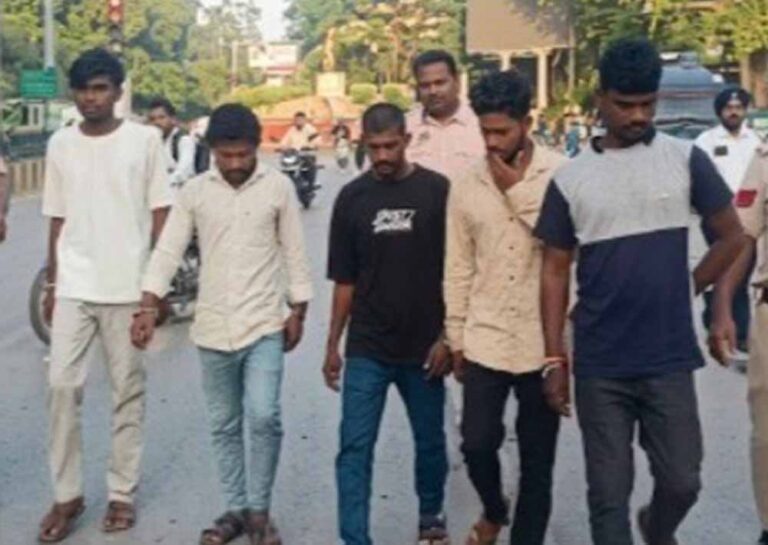 Bilaspur में बवाल के 5 आरोपियों का निकला जुलूस, पुलिस ने कराया पैदल मार्च