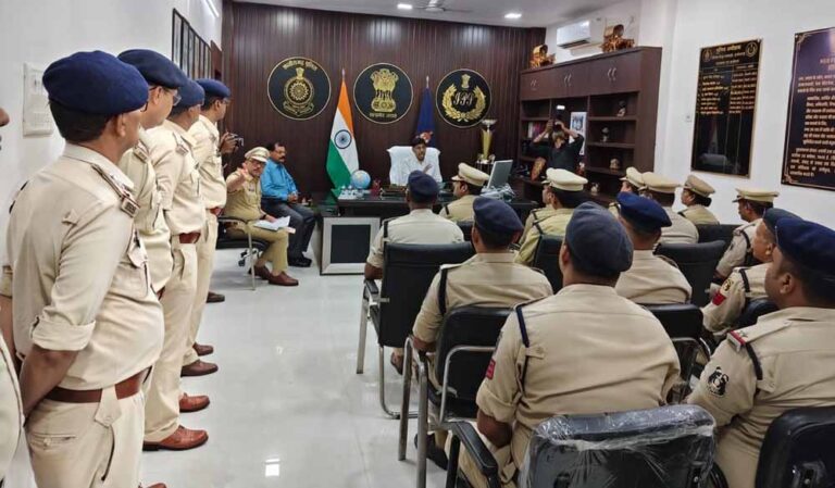 DGP अरुण देव गौतम जगदलपुर पहुंचे, बस्तर की सुरक्षा व्यवस्था पर बनेगी रणनीति
