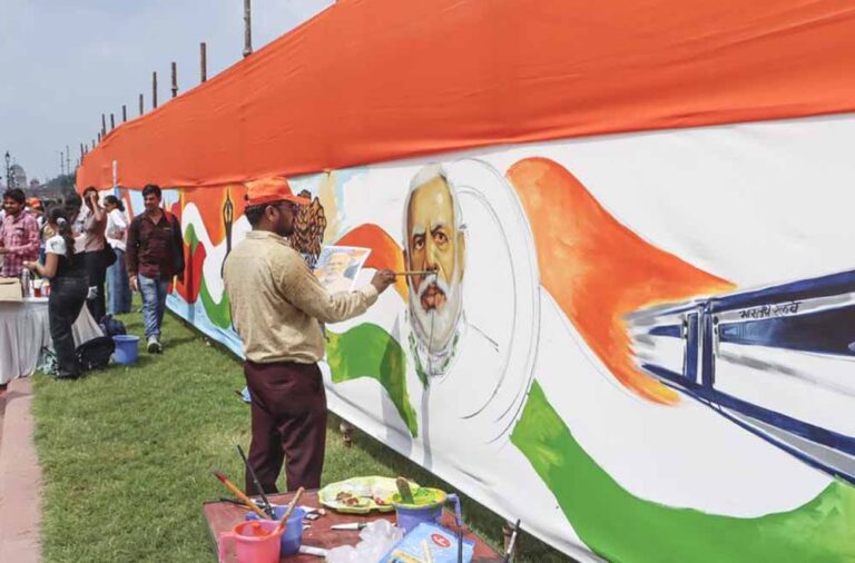 मोदी के सार्वजनिक जीवन के 25 वर्ष पूरे, BJP 17 सितंबर को जलाएगी एक लाख दीप