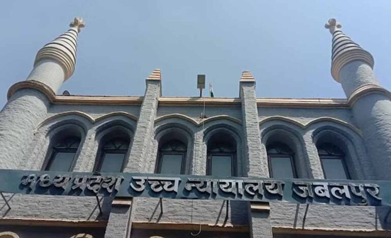 जहरीली शराब कांड में बुलडोजर एक्शन पर हाईकोर्ट की रोक, आरोपी के घर हुई थी कार्रवाई