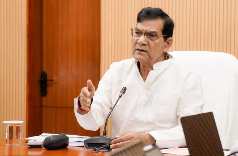 बरसात में नागरिक सुविधाओं को लेकर योगी सरकार सतर्क, साफ-सफाई और पेयजल व्यवस्था को सुचारु रखने के निर्देश