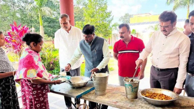वन मंत्री केदार कश्यप ने बस्तर के बाढ़ प्रभावित क्षेत्रों का लिया जायजा