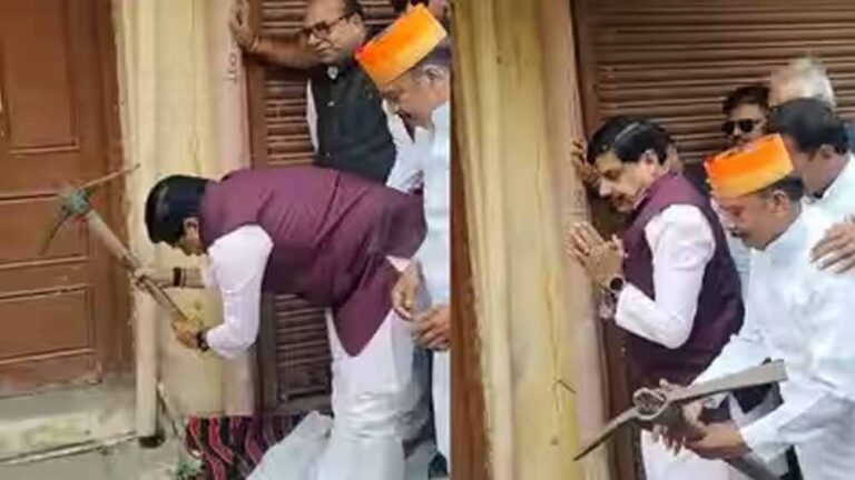 CM मोहन यादव ने पैतृक मकान में चलाई गेती, सिंहस्थ 2028 के मेगा प्लान का आगाज