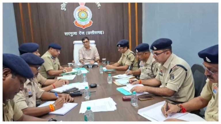 अंबिकापुर में बदमाशों पर सख्ती: IG का निर्देश- हथियार लहराया या चाकूबाजी की तो सीधे जेल