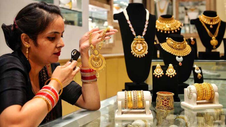 सोना ₹40 हजार तक सस्ता, चांदी भी ऑल टाइम हाई से ₹1.83 लाख टूटी; जानें ताजा भाव