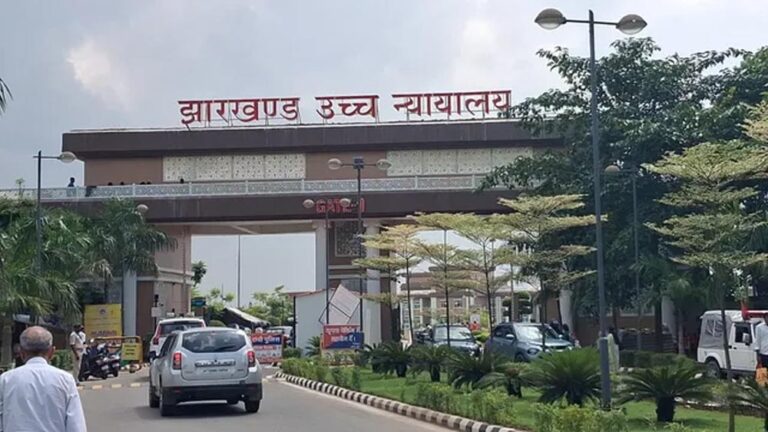 31 साल पुराने रिश्वत केस में हाईकोर्ट का फैसला, पूर्व पार्सल क्लर्क की दोषसिद्धि बरकरार; सजा घटाई