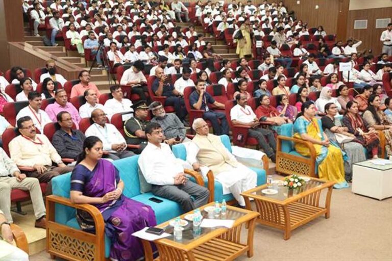 ‘मन की बात’ से प्रेरणा लेकर आयुर्वेद को जनकल्याण से जोड़ें : राज्यपाल पटेल