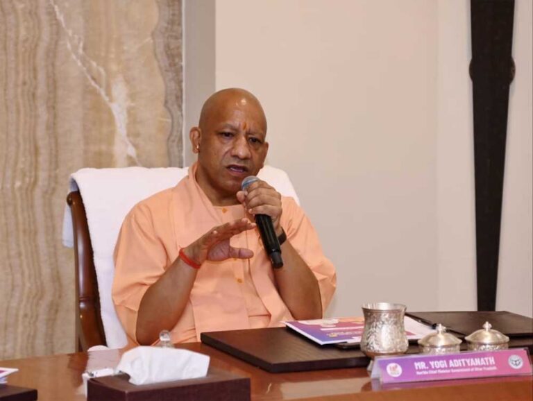 योगी सरकार में जनसुनवाई व्यवस्था को प्रभावी बनाने पर जोर, ऊर्जा मंत्री ने अधिकारियों को दी चेतावनी