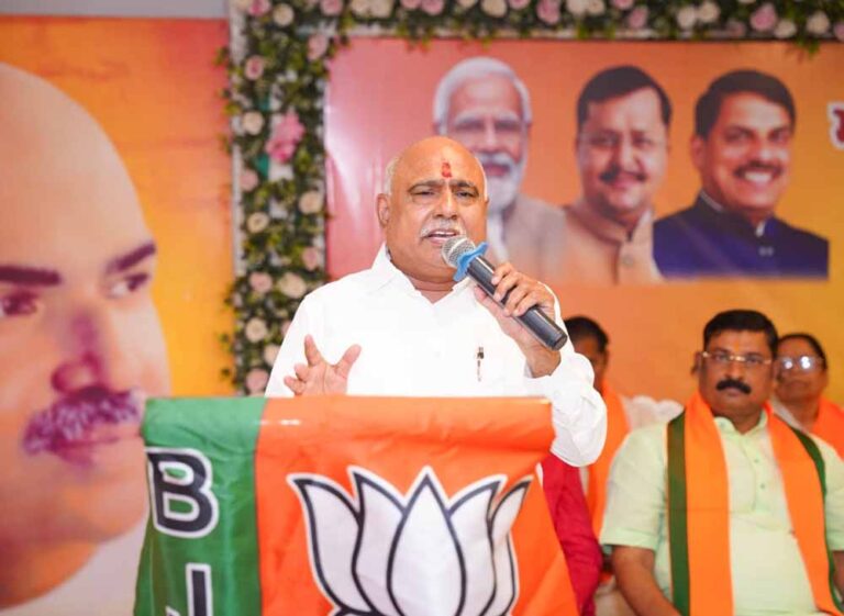 हेमंत खण्डेलवाल ने बड़वानी, खरगोन और खंडवा में की बैठकें, मीसाबंदियों का किया सम्मान