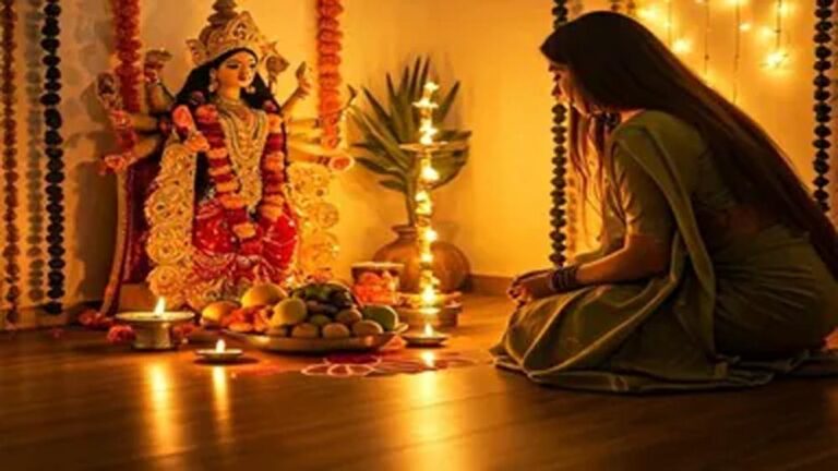 नवरात्रि से पहले घर की सफाई में जरूर हटाएं ये 7 चीजें, बेकार सामान से ऐसे पाएं छुटकारा