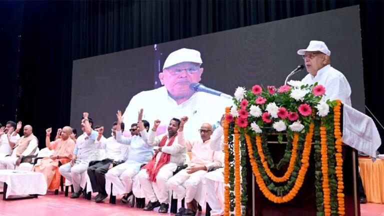 योगी सरकार ने किसानों के लिए मायावती-अखिलेश से तीन गुना ज्यादा बजट जारी किया : कृषि मंत्री