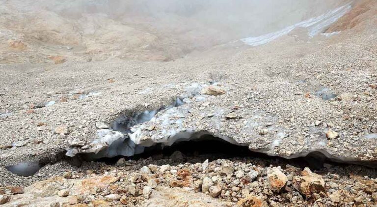 स्लोवेनिया का आखिरी ग्लेशियर भी खतरे में, 80 साल में आधी रह गई बर्फ