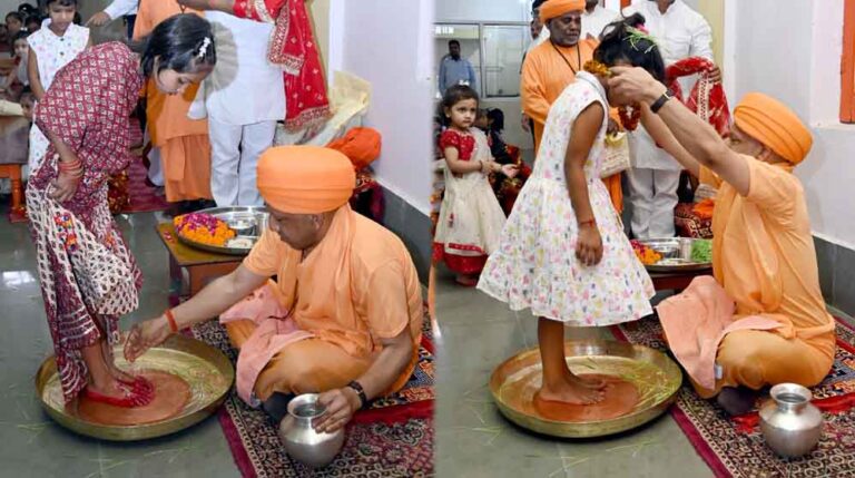 बेटियों के पांव पखार सीएम योगी ने की मातृ शक्ति की आराधना