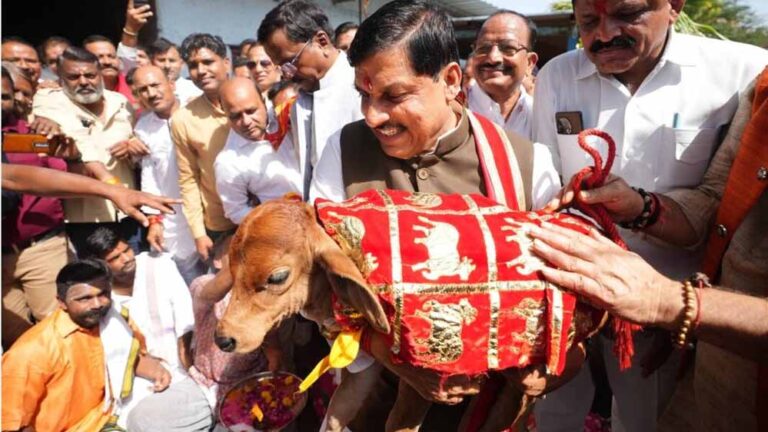 भोपाल में आदर्श गौ शाला स्थापित करने के कार्य को शीघ्र पूर्ण करें: मुख्यमंत्री डॉ. यादव