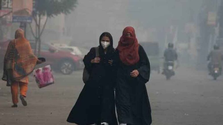 LNG संकट से पाकिस्तान की बढ़ी मुश्किलें, सर्दियों से पहले जहरीली हवा का खतरा